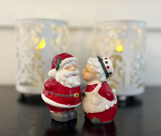 Kissing Santa and Mrs. Claus Ceramic Christmas Salt and Pepper Shaker Set, 3.75" x 2.25" x 3.75" - Red, Green, White