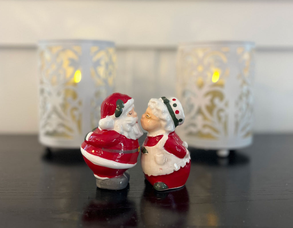 Kissing Santa and Mrs. Claus Ceramic Christmas Salt and Pepper Shaker Set, 3.75" x 2.25" x 3.75" - Red, Green, White