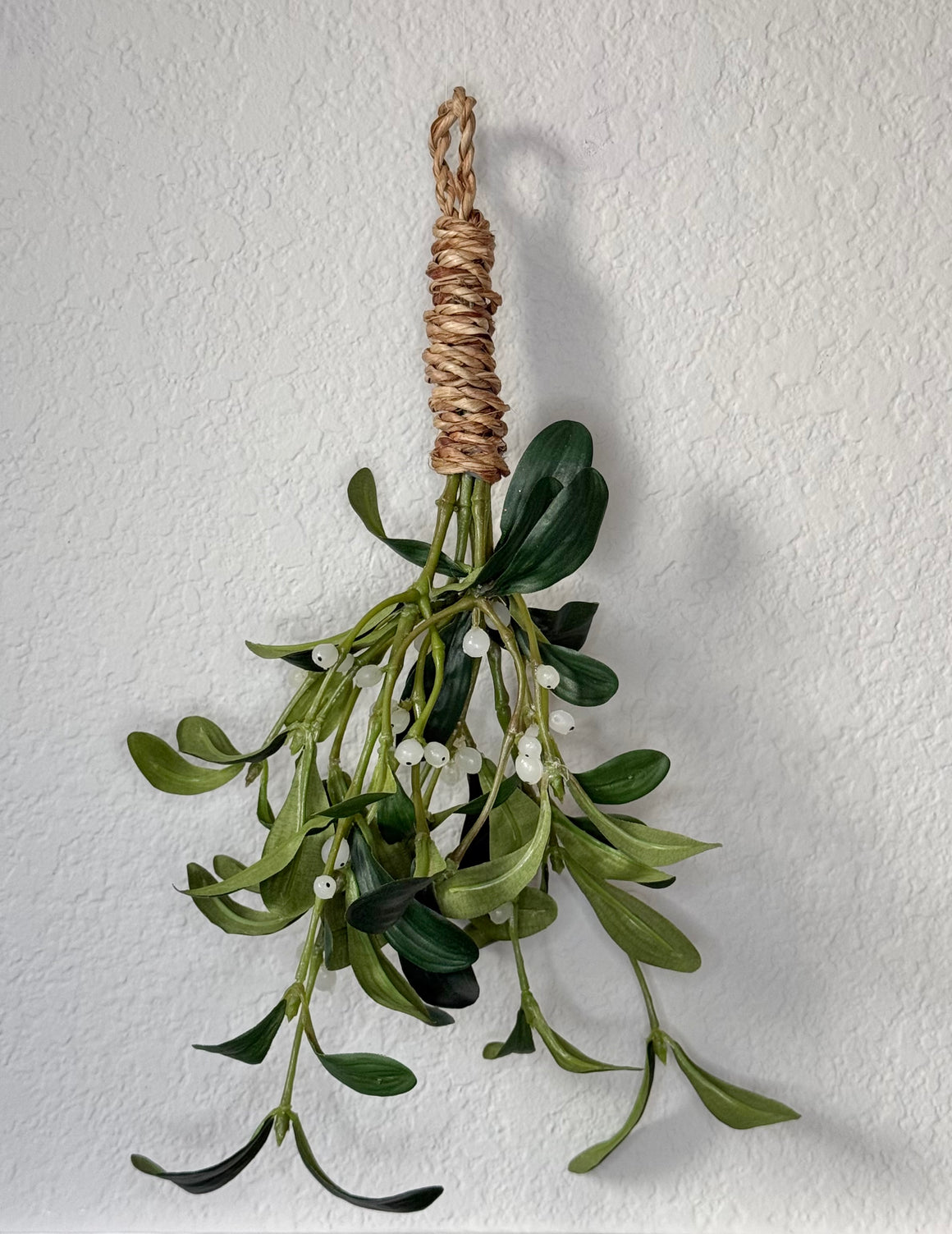 Artificial Silk Mistletoe with White Berries & Jute Hanger